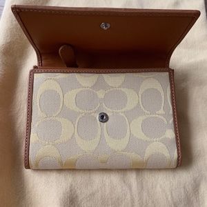 NEW Beautiful COACH Wallet